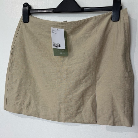 🎉4/30$🎉 H&M NWT Beige Linen-Blend Mini Skirt - Size 8 - Picture 1 of 6